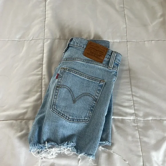 levi’s jean shorts - Picture 4 of 5